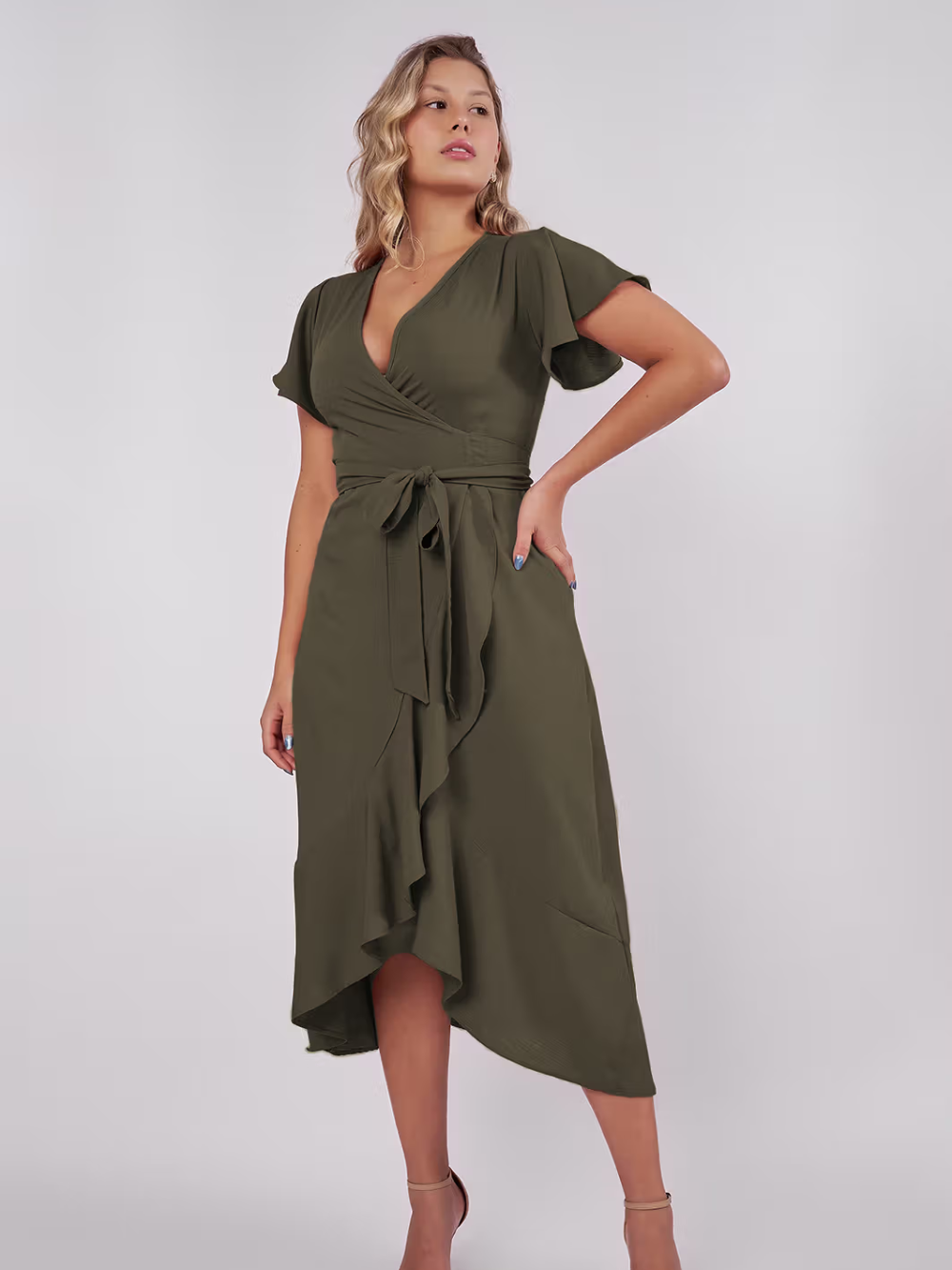 Vestido cruzado midi con escote en V y mangas cortas con volante