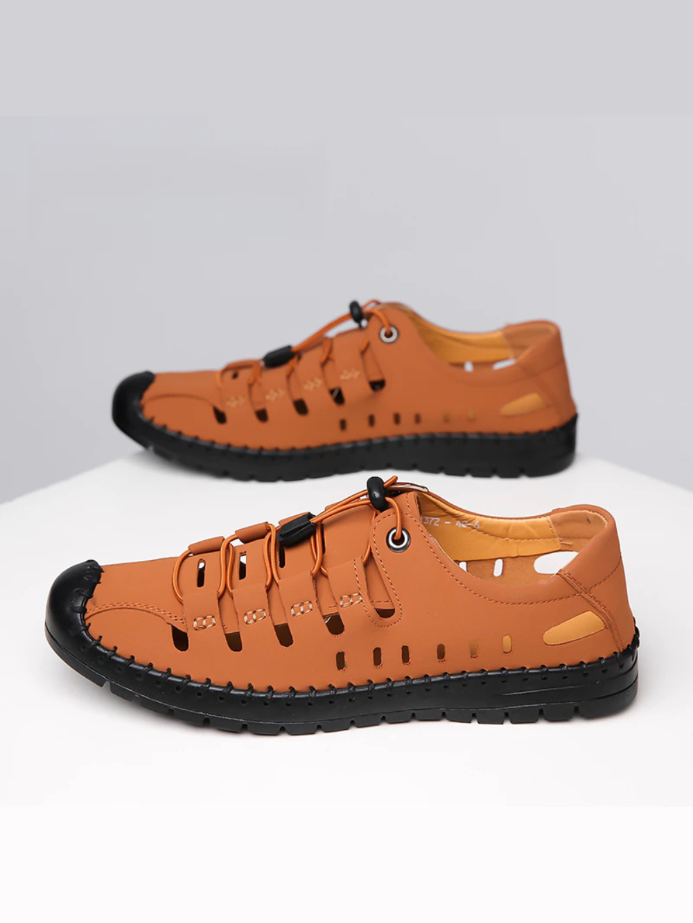 Sandalias huecas de cuero