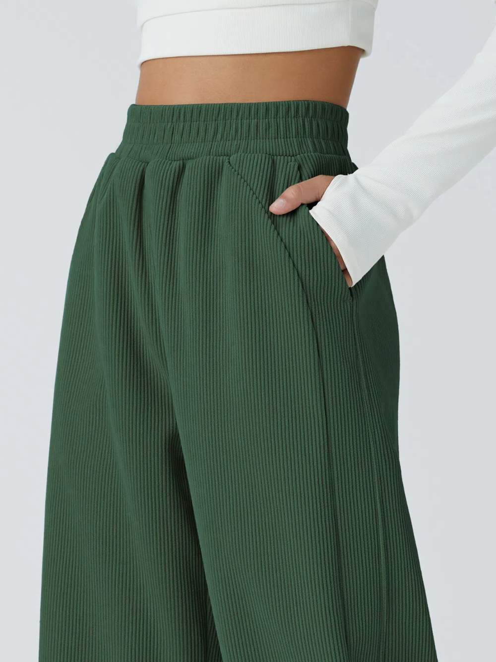 Pantalón recto de pana de tiro alto con bolsillos laterales