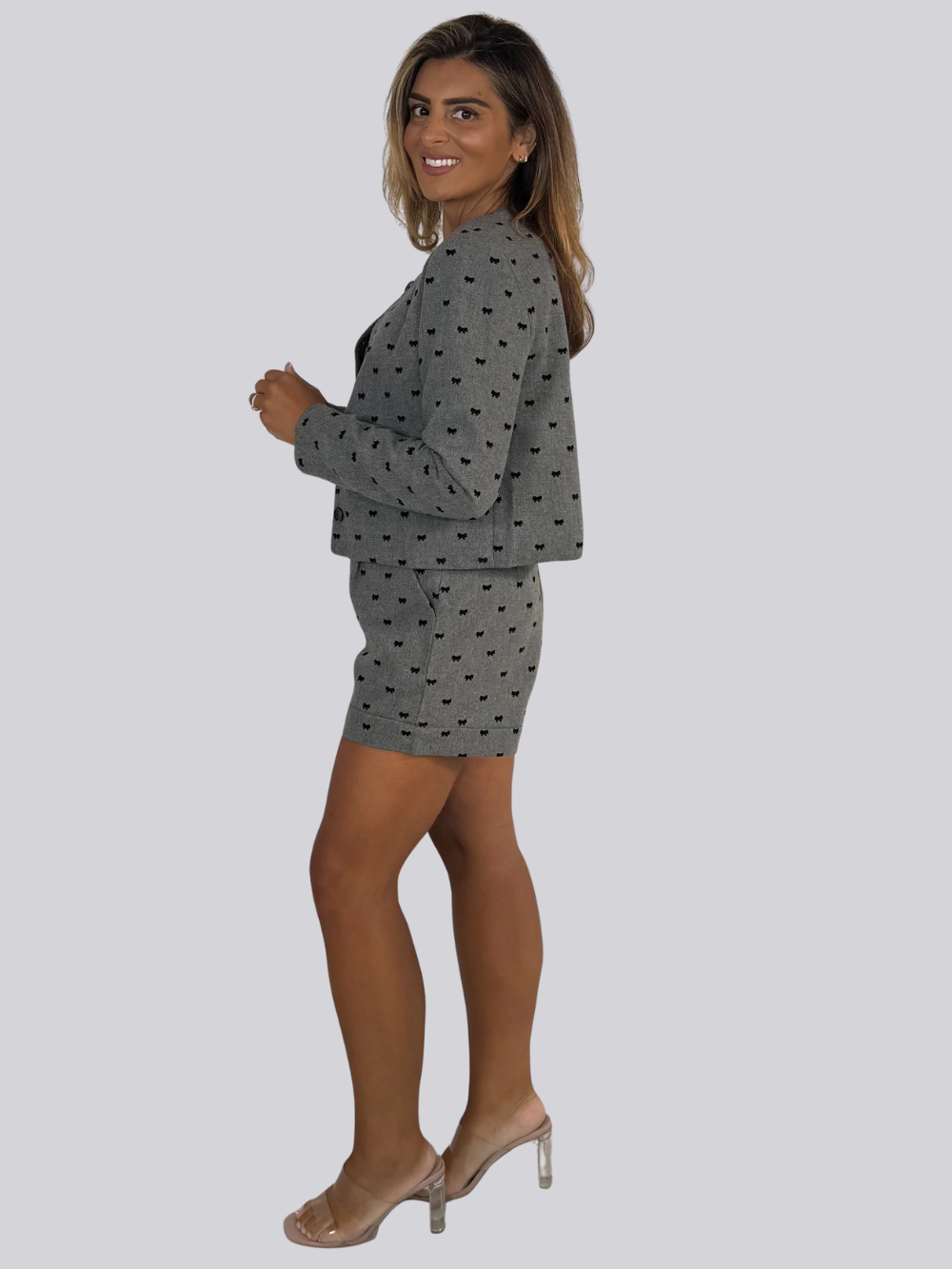 Conjunto Blazer Cuello Redondo y Shorts