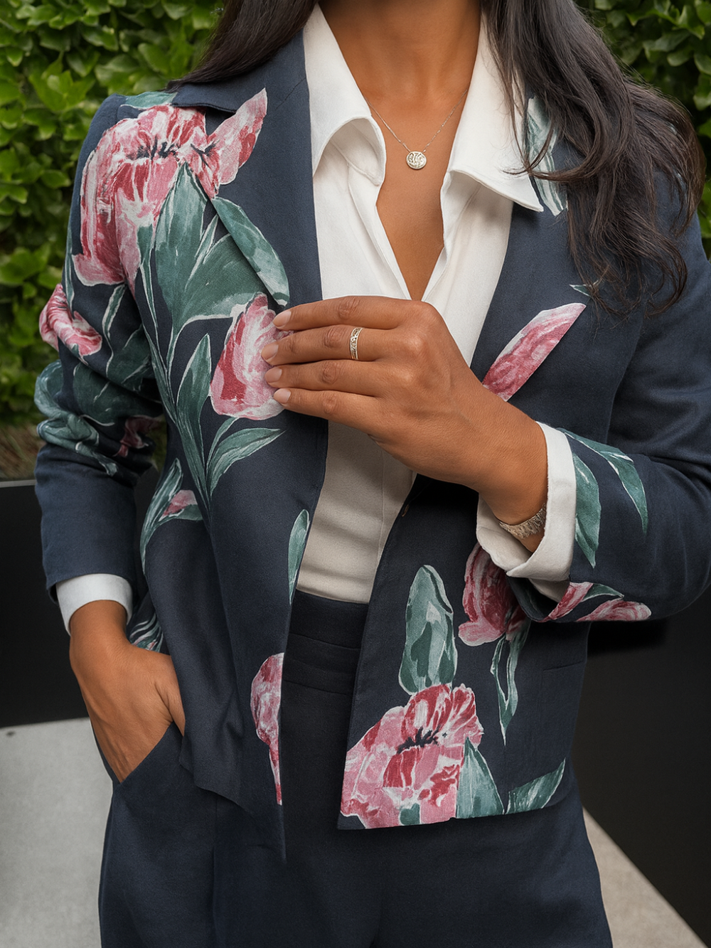 Conjunto de americana estampada con flores y pantalón ancho de tiro alto