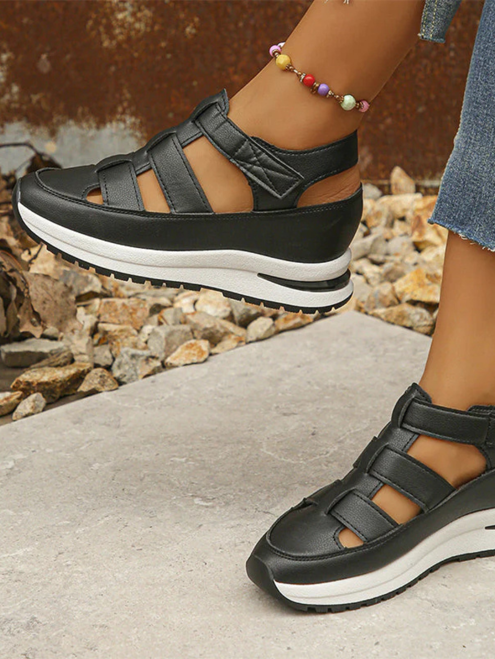 Sandalias deportivas con tiras anchas y suela elevada