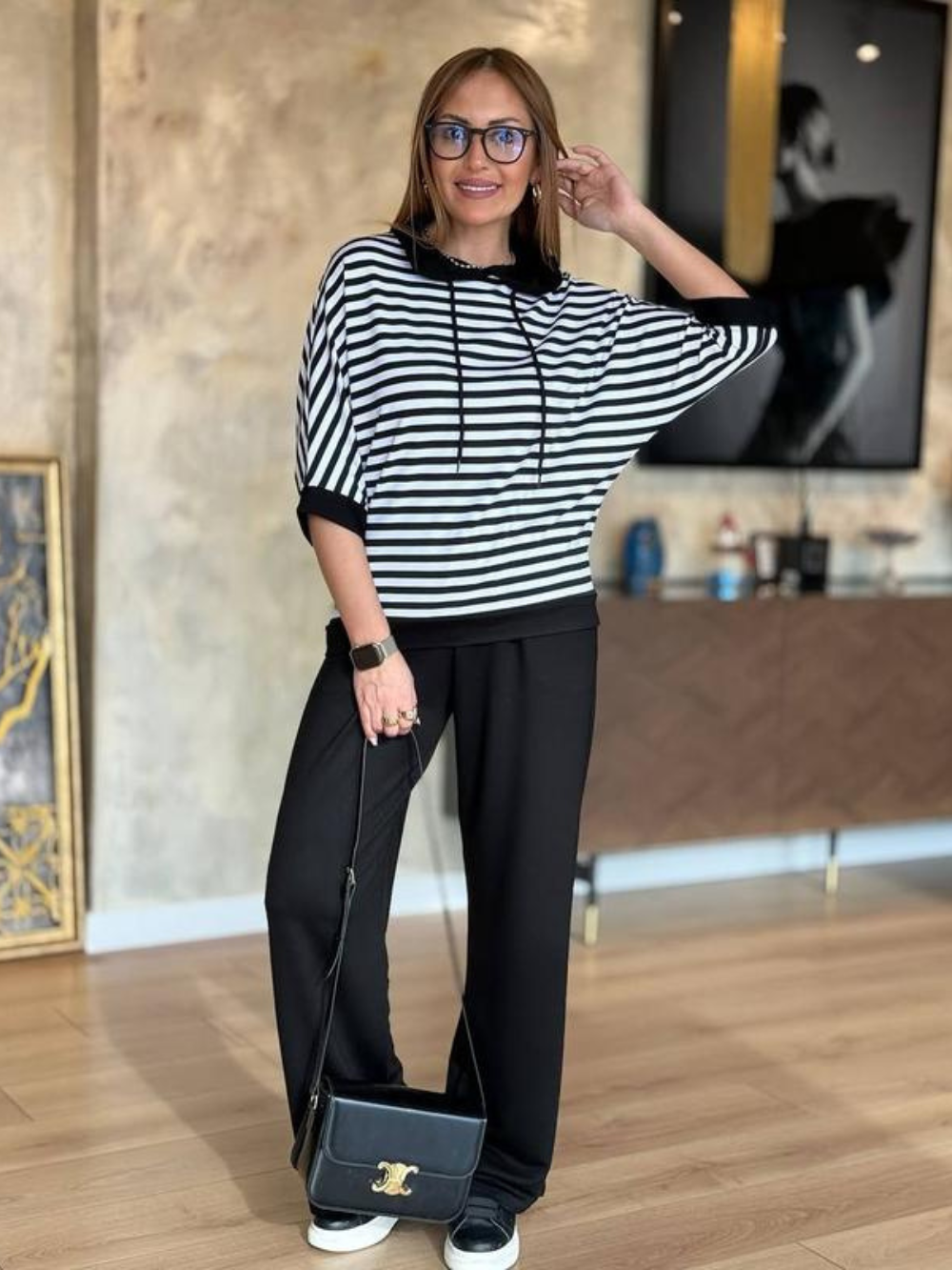 Conjunto de camiseta a rayas y pantalón largo de tiro alto