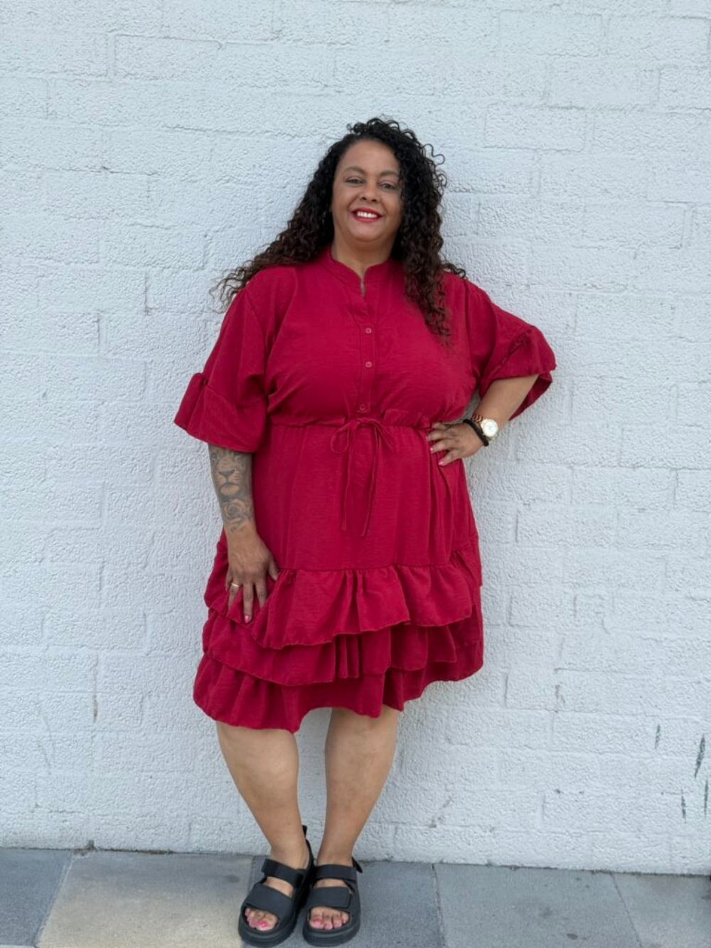 Vestido camisero midi con mangas amplias y falda de volantes