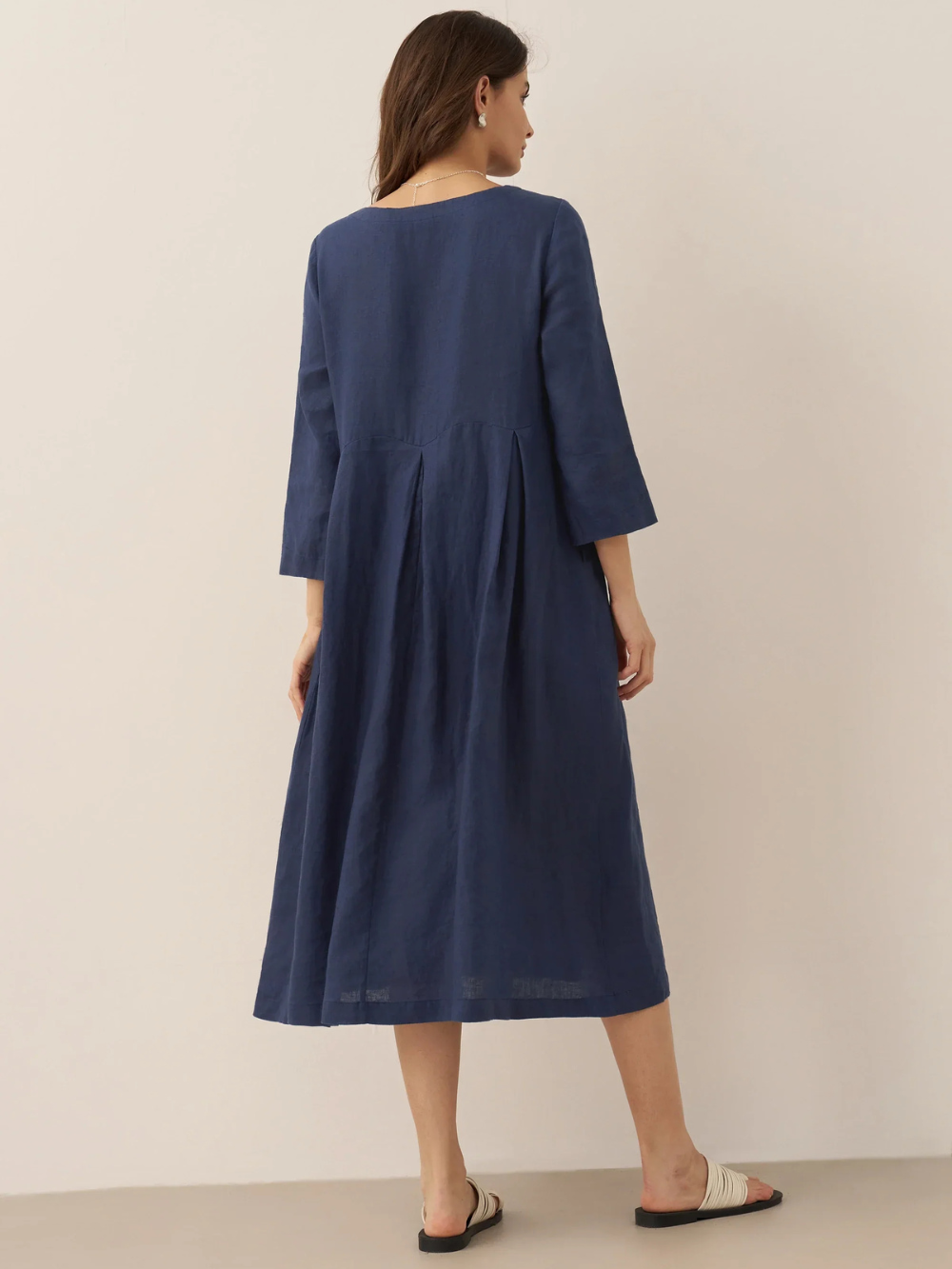 Vestido largo de lino con pliegues