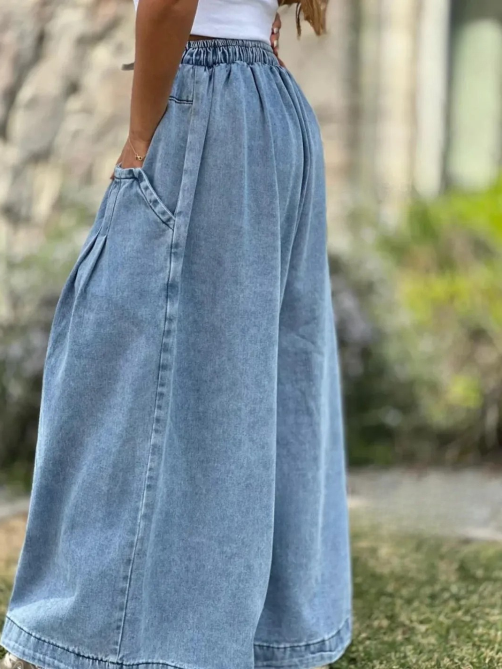 Pantalón palazzo en denim con cintura elástica y cordón ajustable