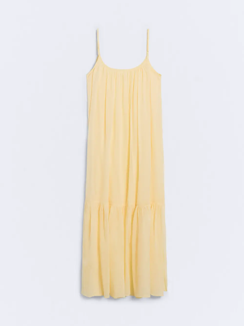 Vestido largo holgado con tirantes finos y falda con vuelo