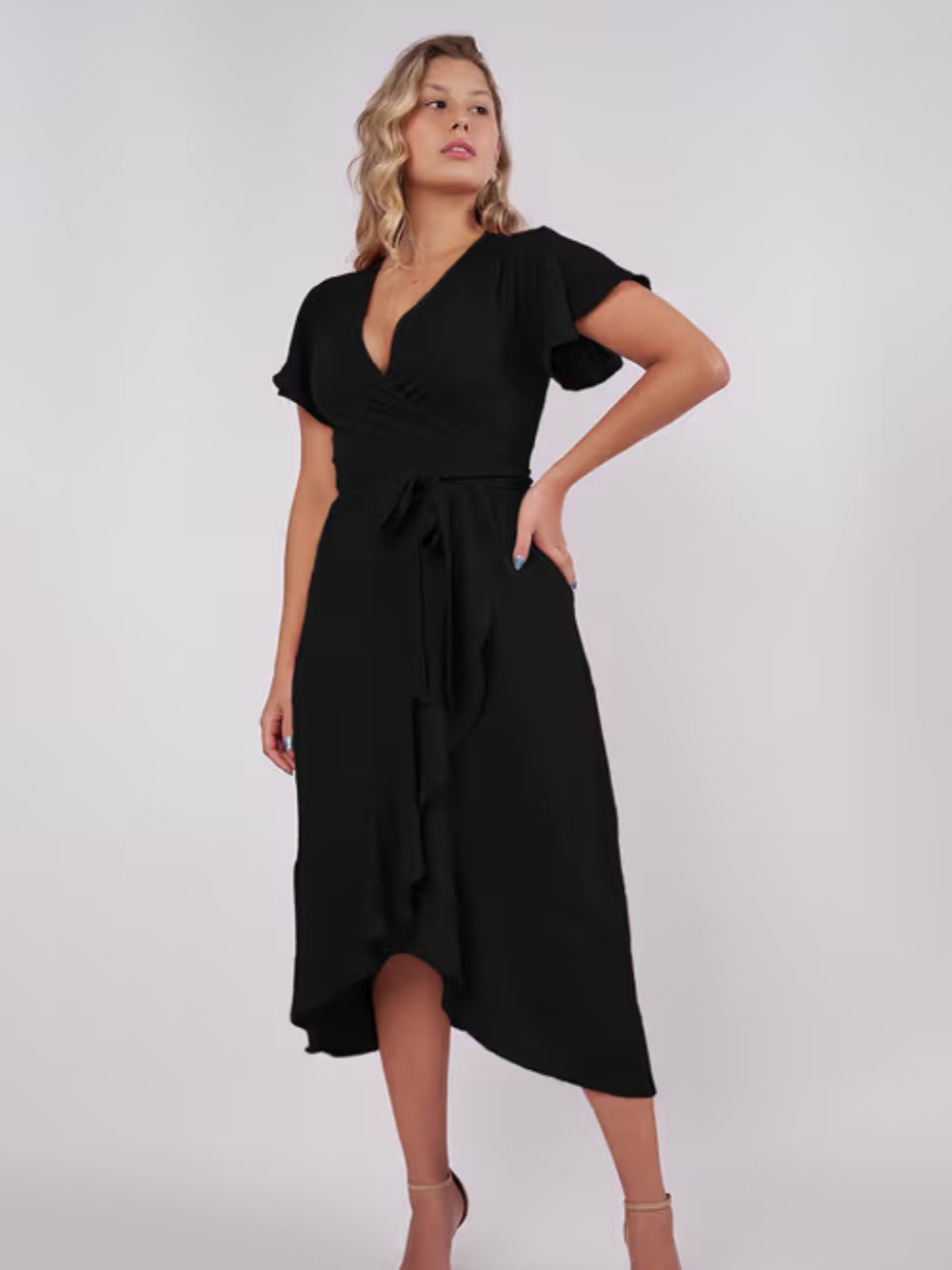 Vestido cruzado midi con escote en V y mangas cortas con volante