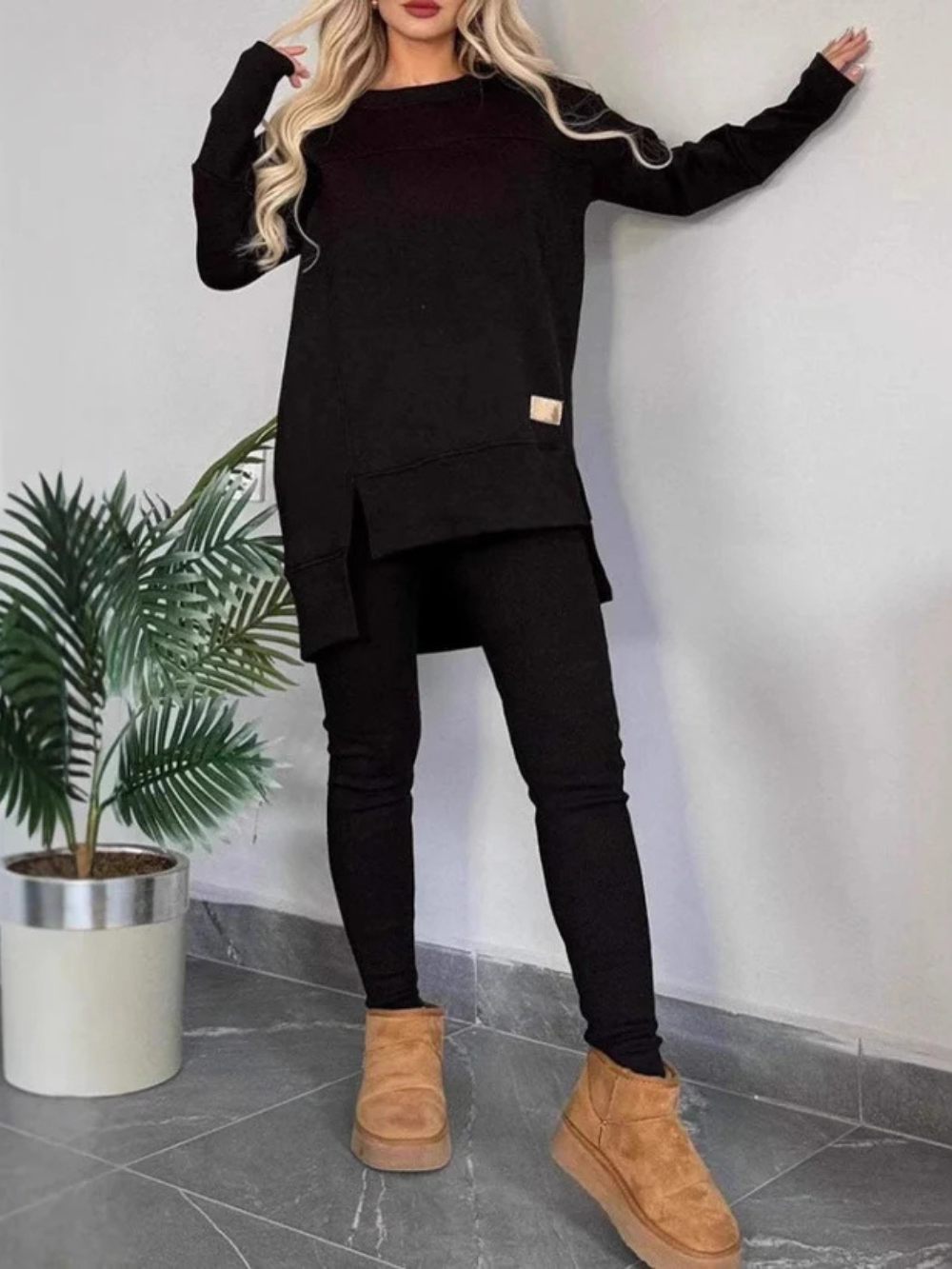 Conjunto de sudadera larga y leggings ajustados