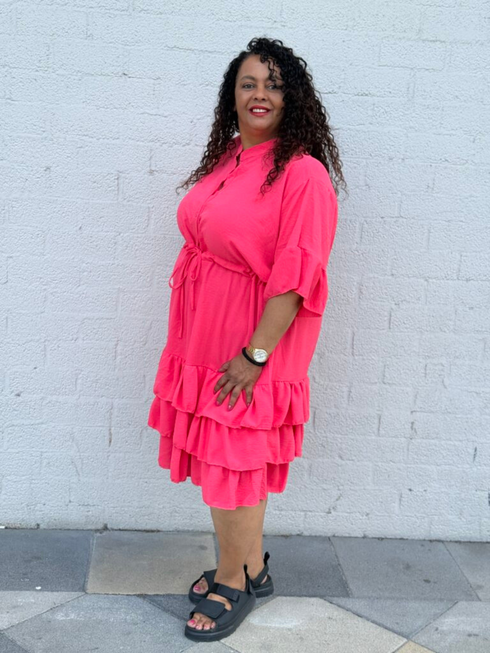 Vestido camisero midi con mangas amplias y falda de volantes