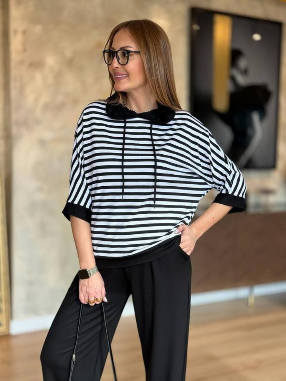 Conjunto de camiseta a rayas y pantalón largo de tiro alto