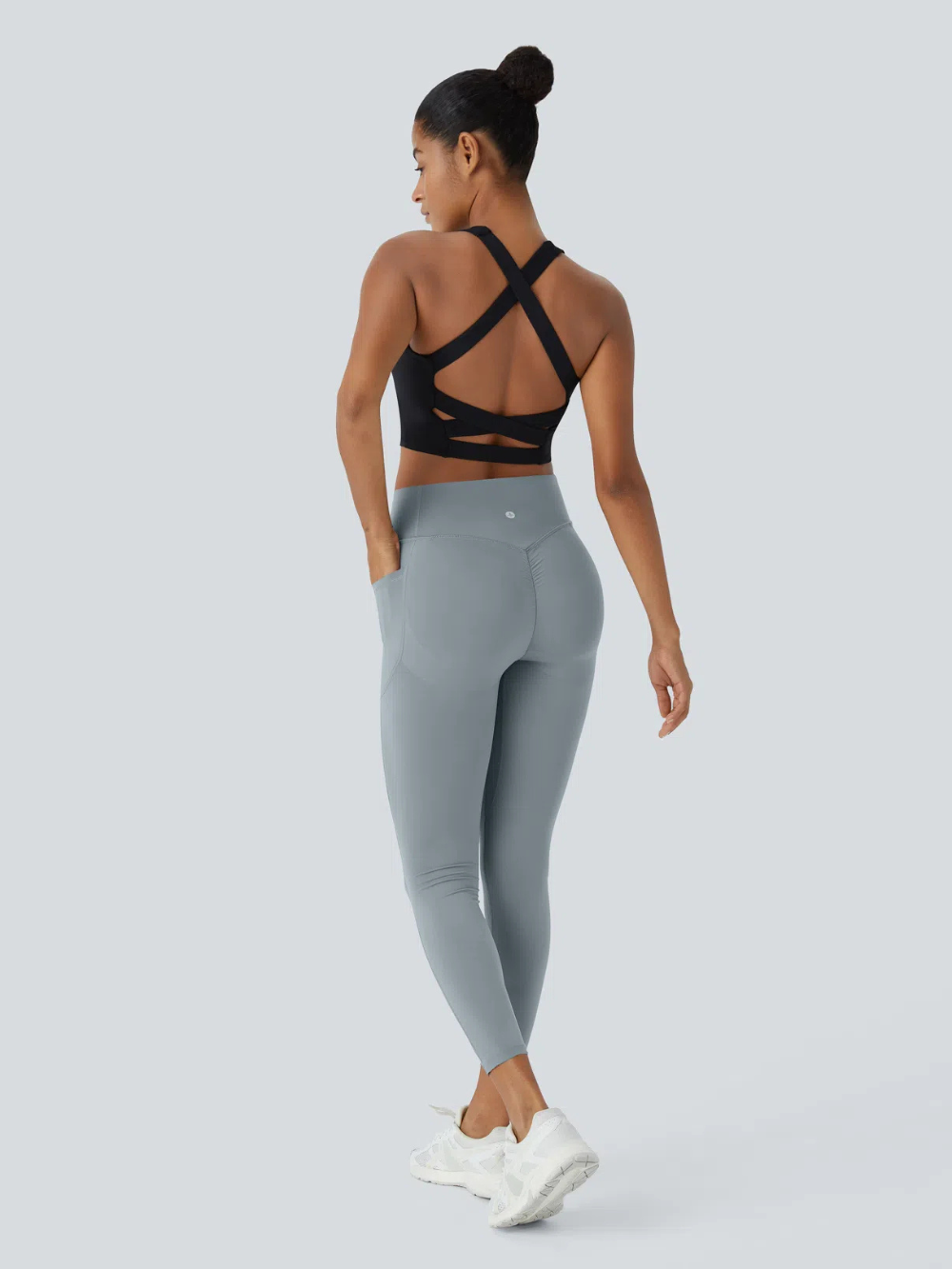 Leggings de tiro alto con bolsillo lateral y efecto moldeador