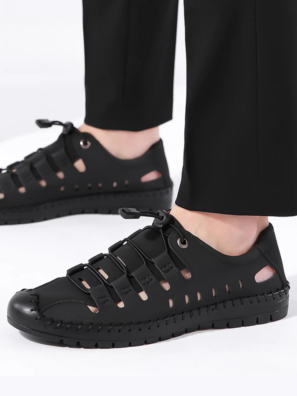 Sandalias huecas de cuero