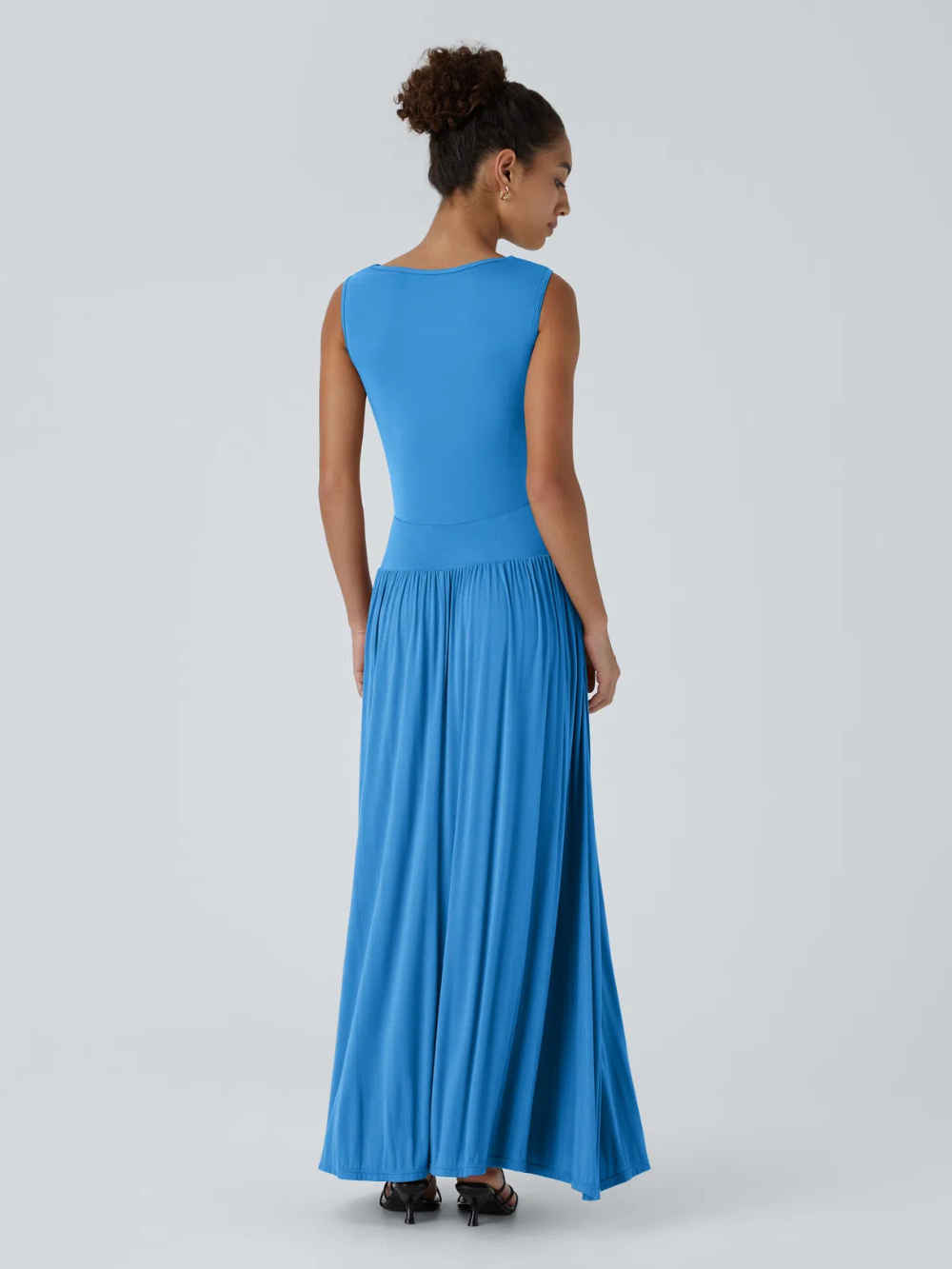 Vestido largo holgado cuello barco acanalado bolsillo lateral fruncido tirante asimétrico