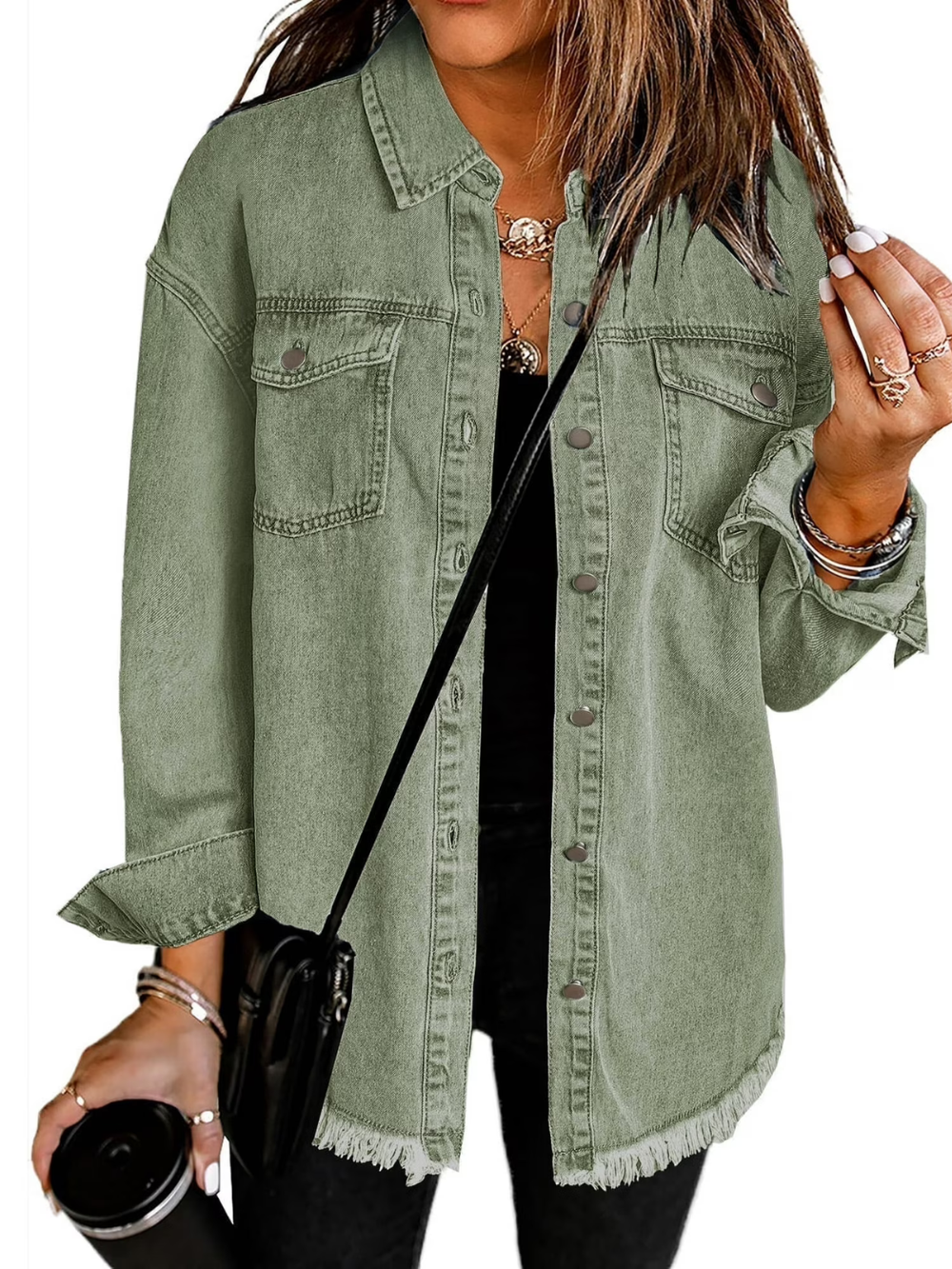 Chaqueta de mezclilla con botones y detalles deshilachados