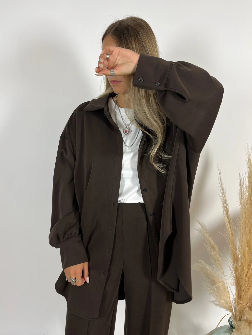 Maxi camisa oversize de manga larga con aberturas en puños