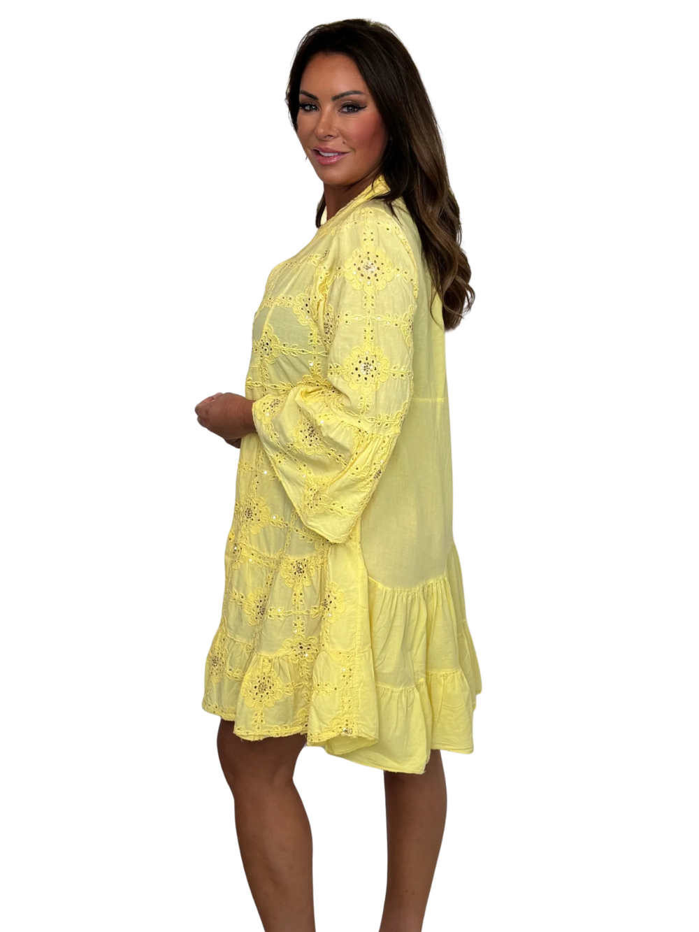 Vestido holgado con detalle de flores y lentejuelas