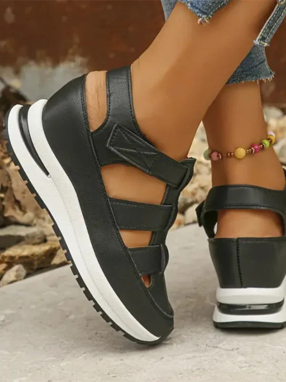 Sandalias deportivas con tiras anchas y suela elevada