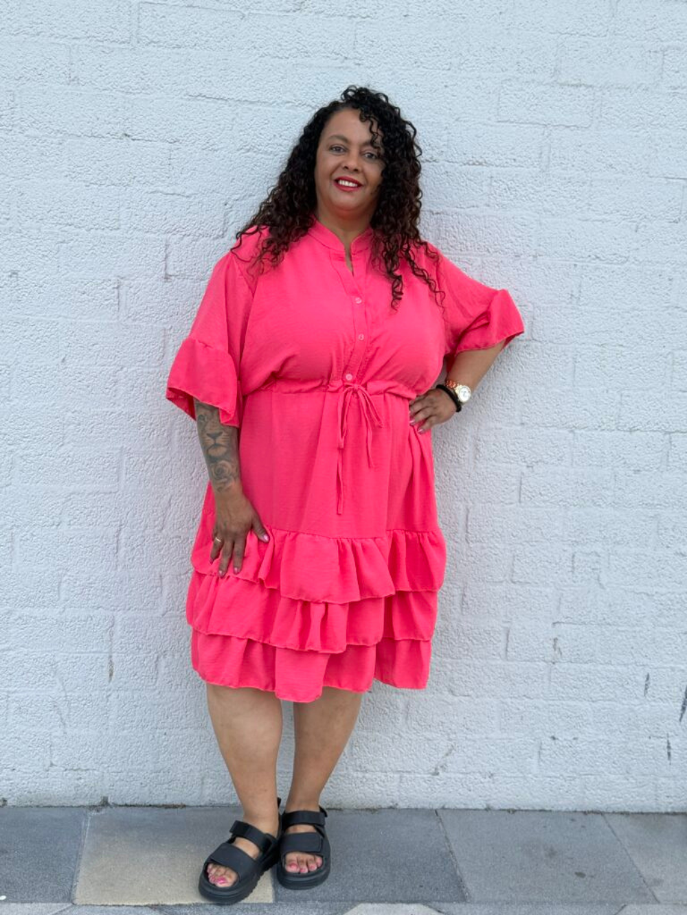 Vestido camisero midi con mangas amplias y falda de volantes