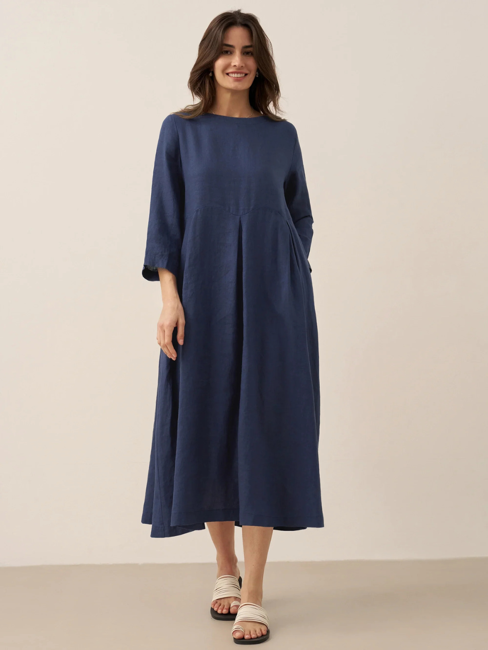 Vestido largo de lino con pliegues