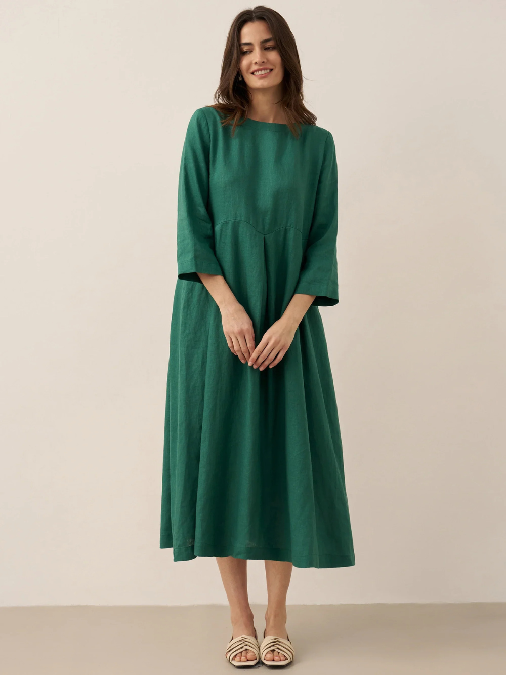 Vestido largo de lino con pliegues