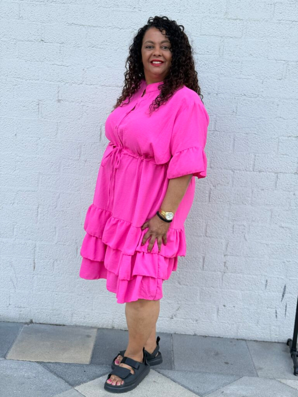 Vestido camisero midi con mangas amplias y falda de volantes