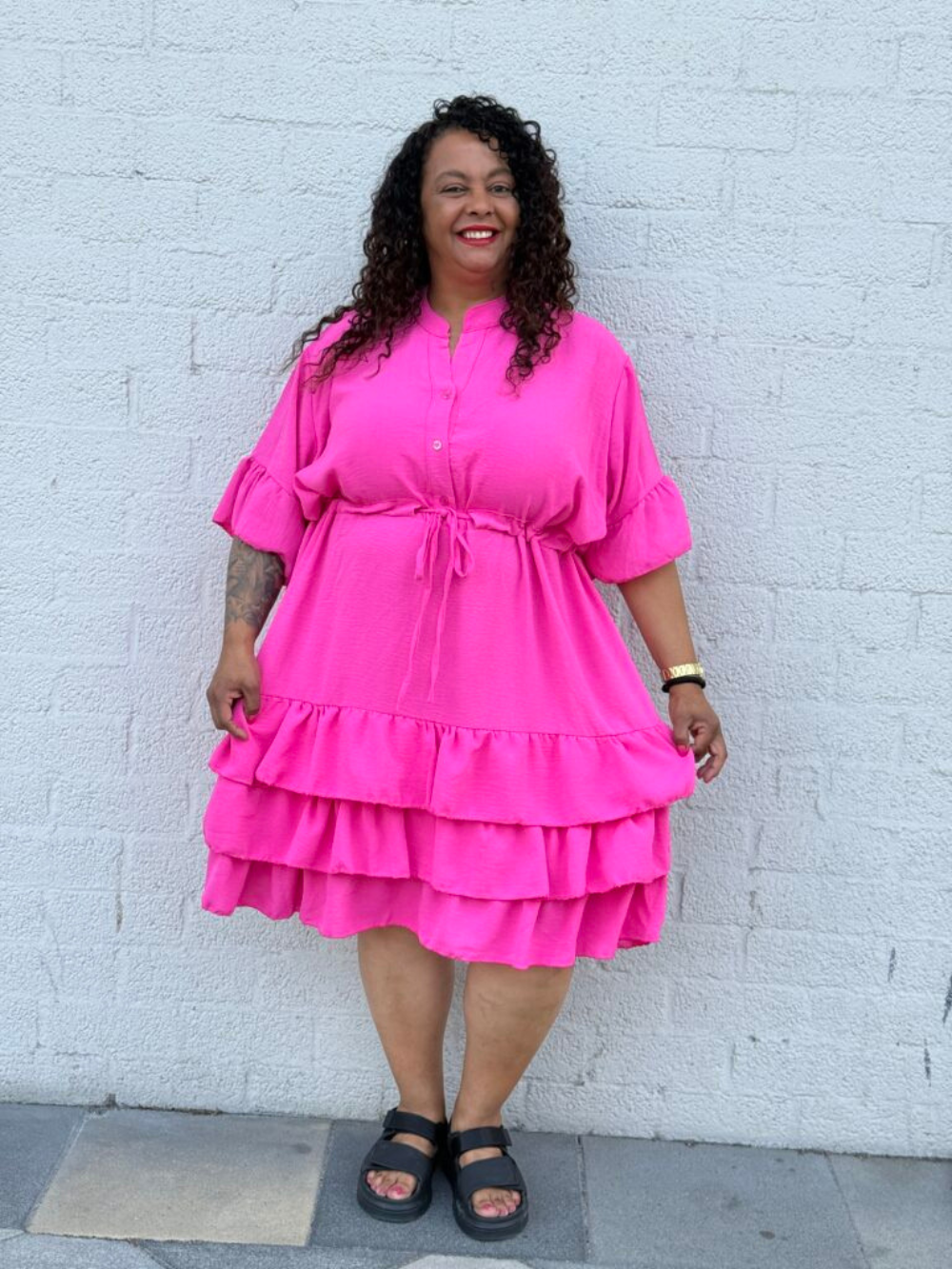 Vestido camisero midi con mangas amplias y falda de volantes
