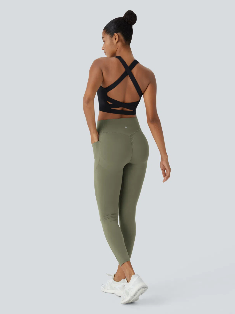 Leggings de tiro alto con bolsillo lateral y efecto moldeador