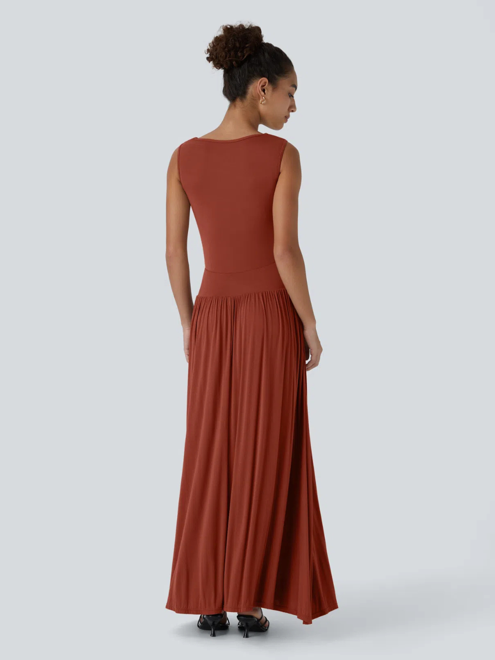 Vestido largo holgado cuello barco acanalado bolsillo lateral fruncido tirante asimétrico