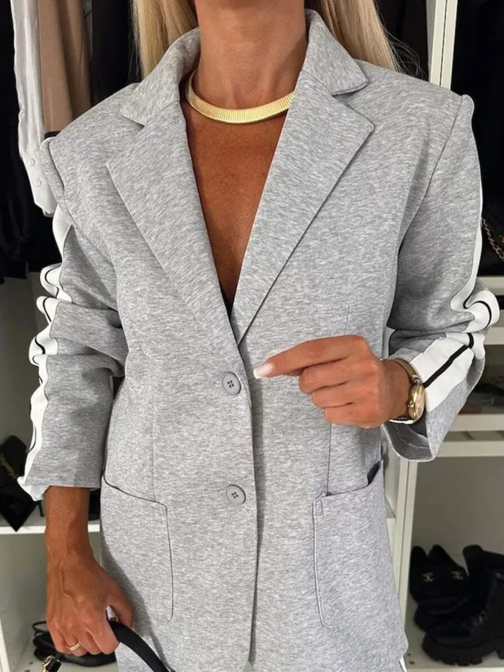 Conjunto de americana con solapa y pantalón recto con línea lateral