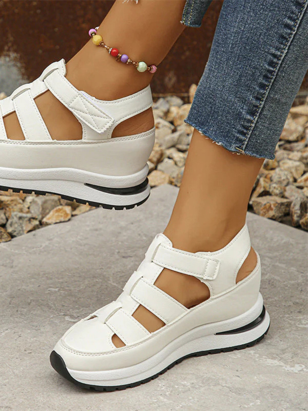 Sandalias deportivas con tiras anchas y suela elevada