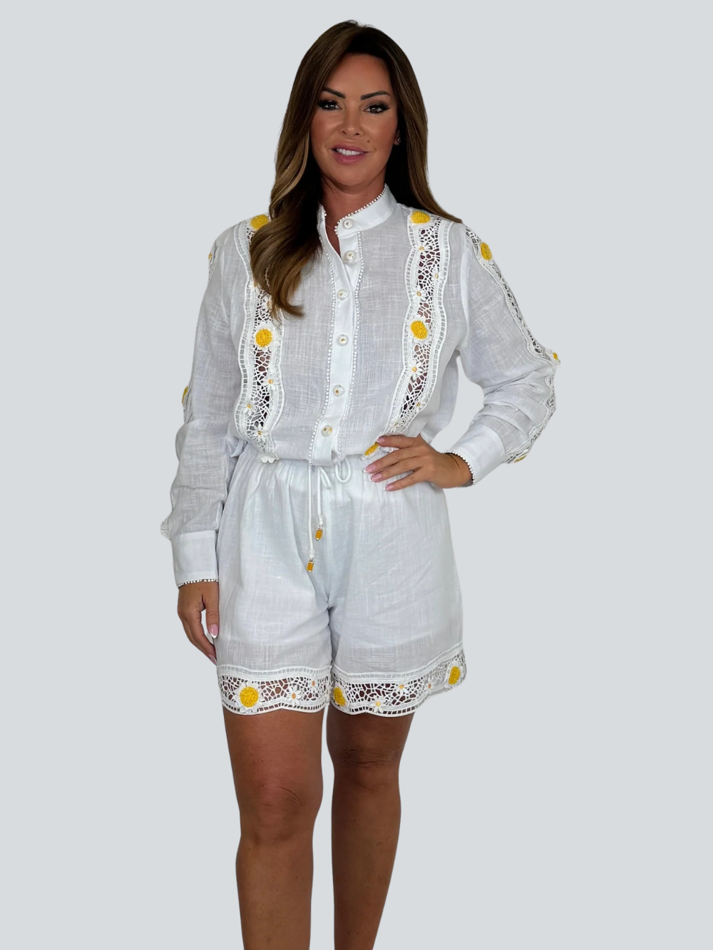 Conjunto Daisy Breeze: Camisa calada y short a juego