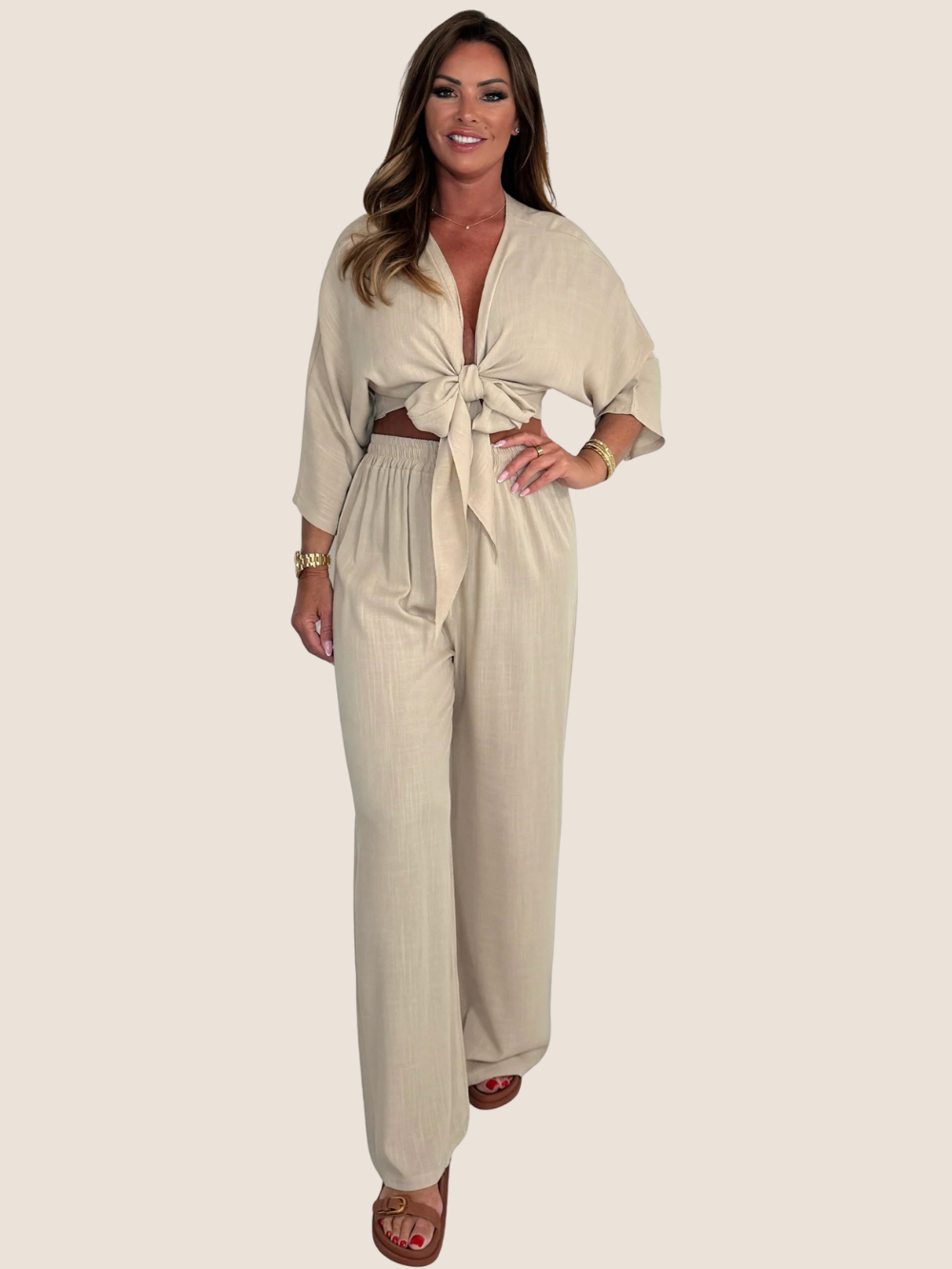 Conjunto casual de lino con nudo frontal