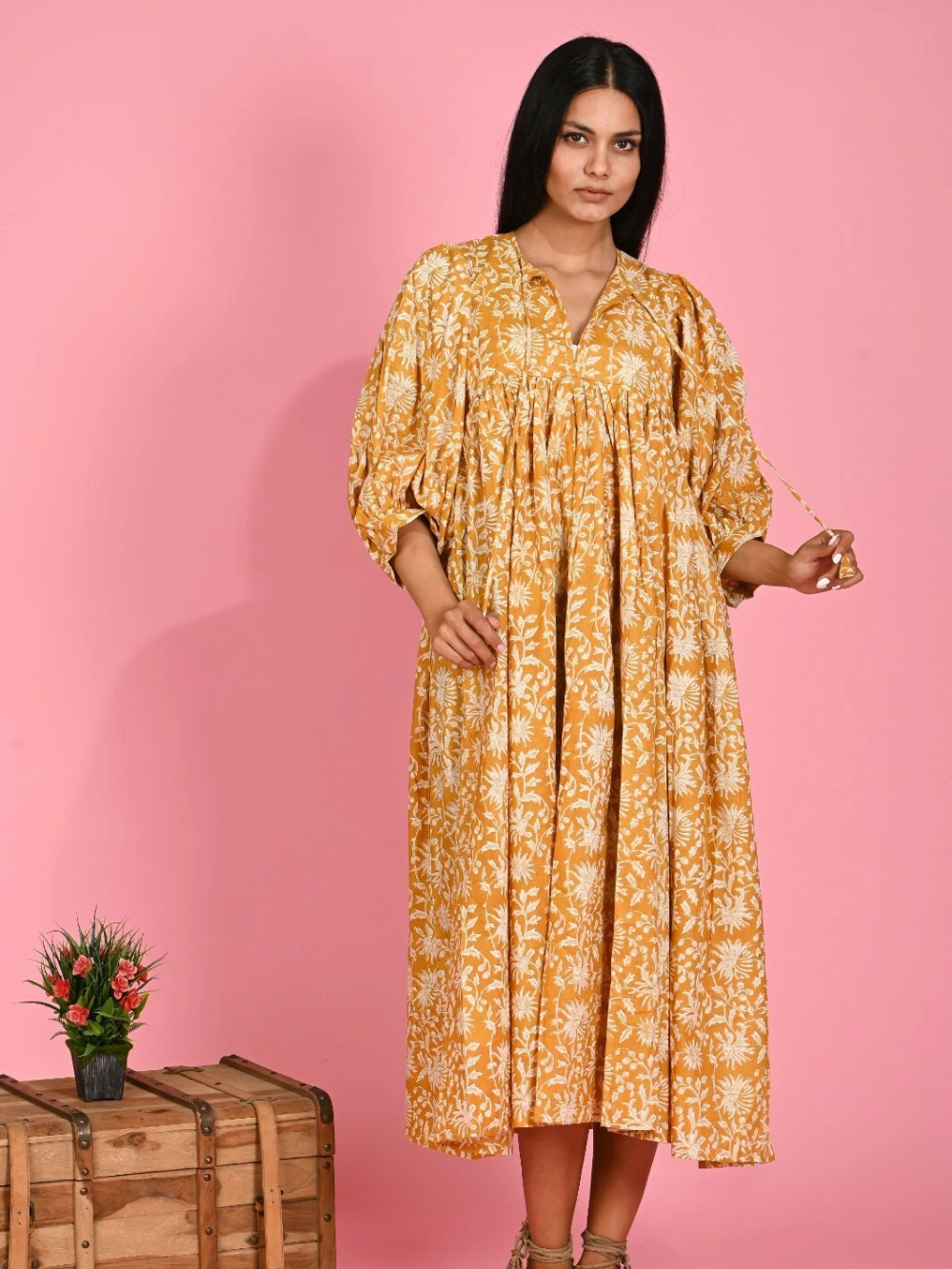 Vestido boho Siena con estampado floral mostaza