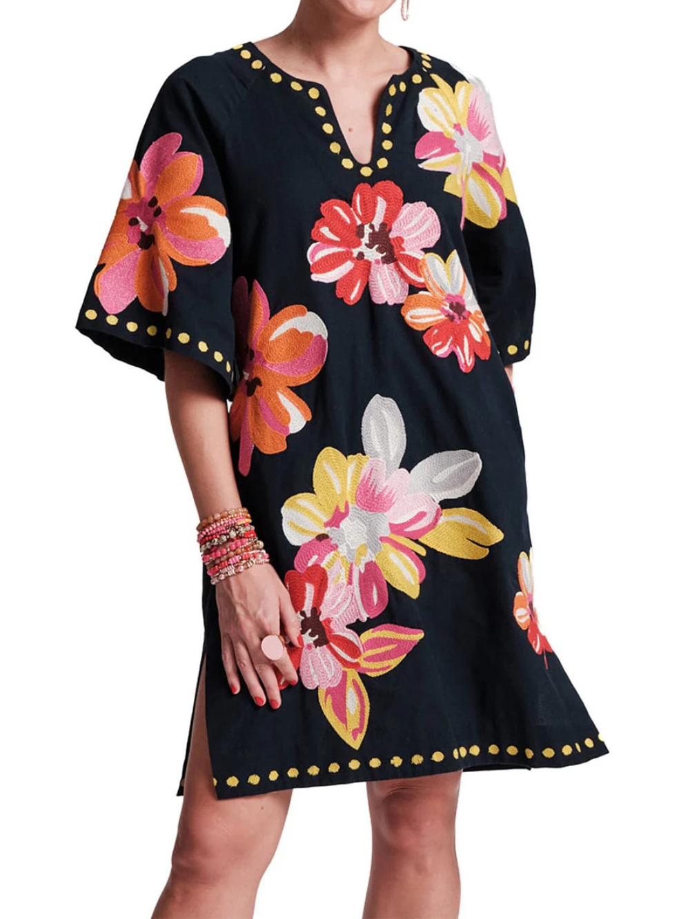 Vestido floral bordado con escote en V