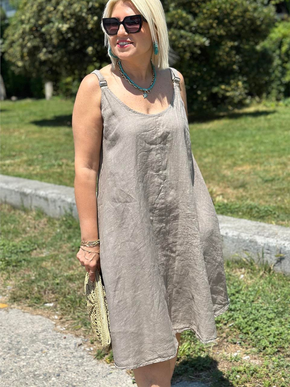 Vestido de lino con tirantes ajustables