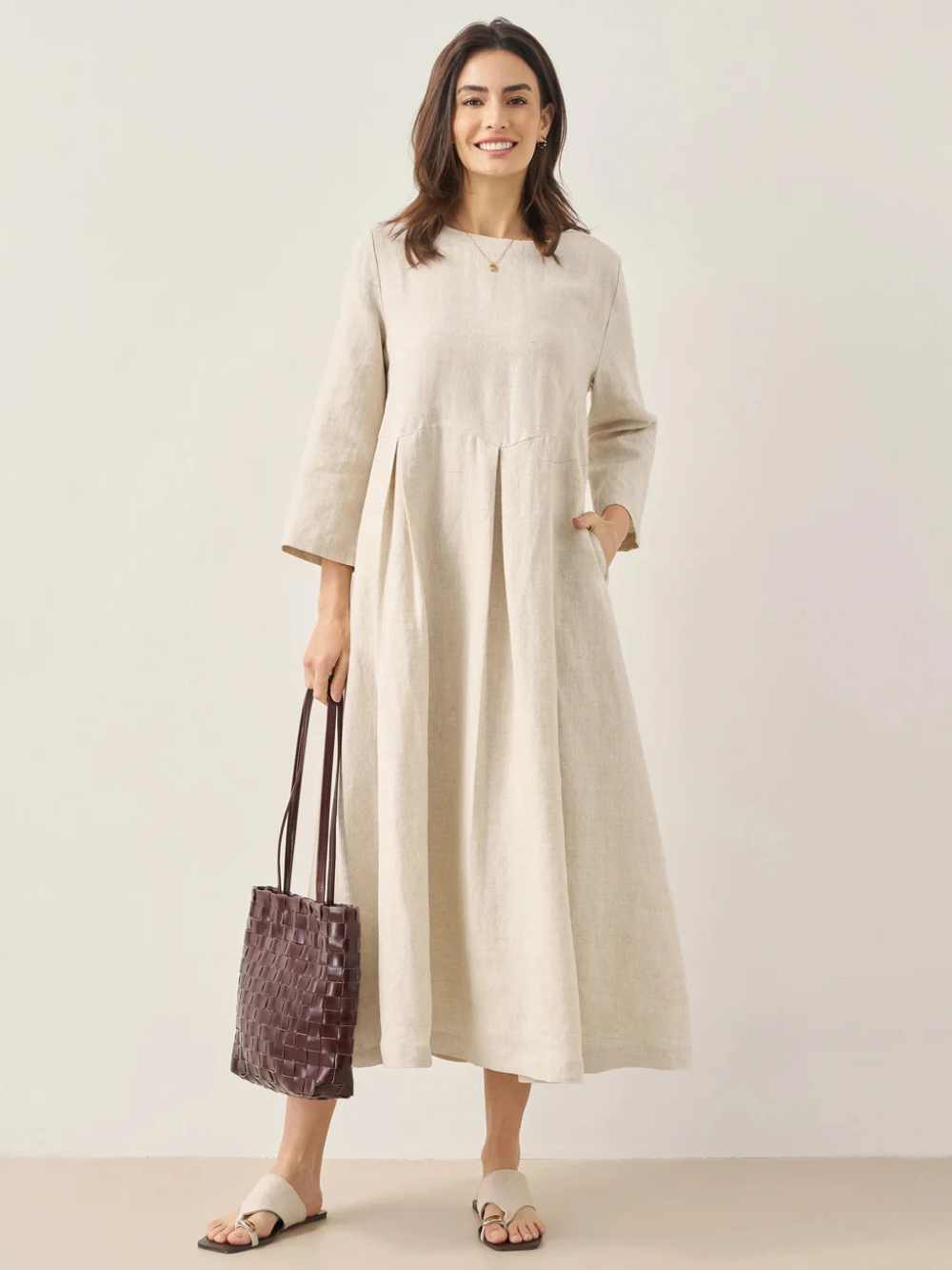 Vestido largo de lino con pliegues