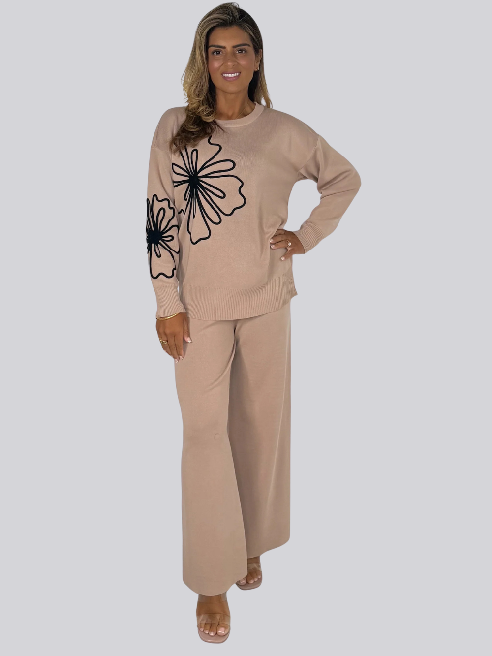 Conjunto de punto cuello redondo y estampado de flores