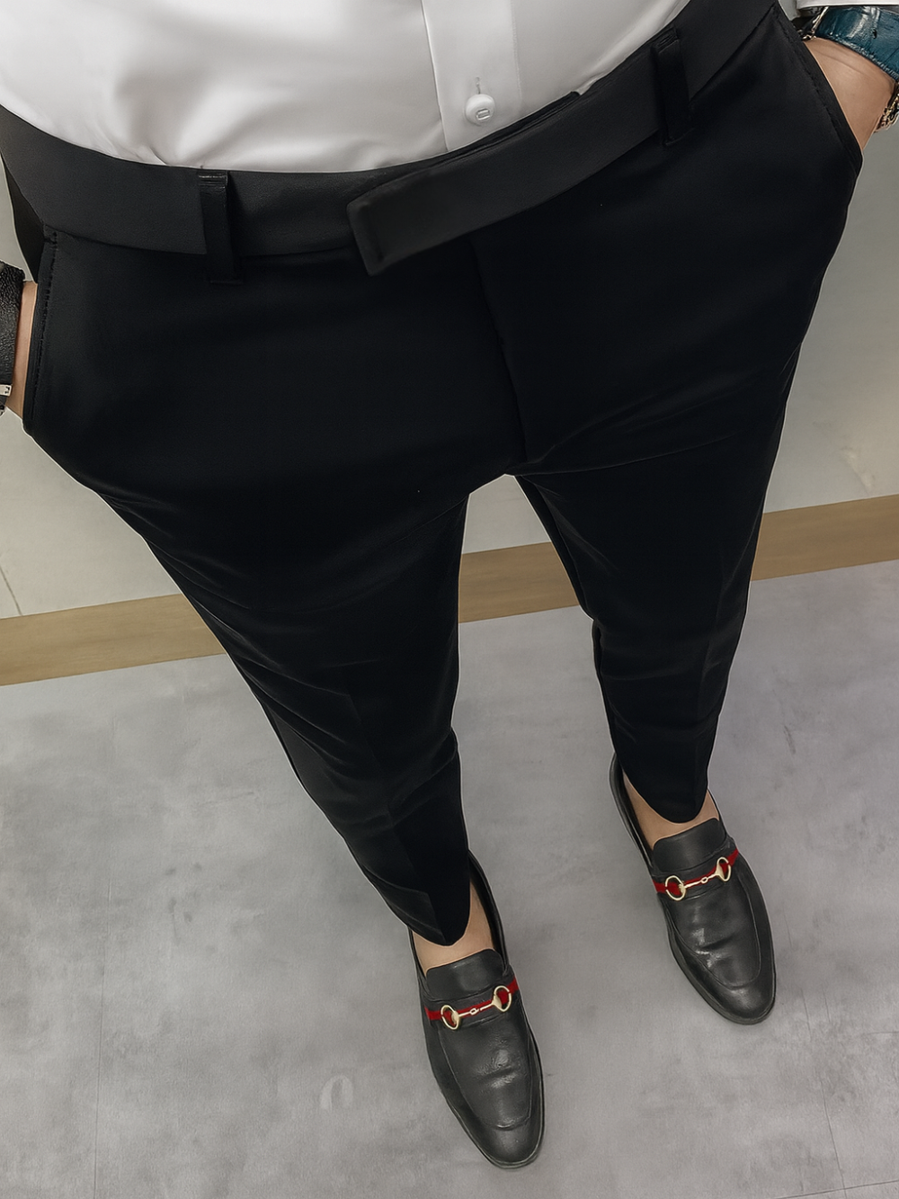 Pantalón elástico para hombre con corte recto y pretina clásica