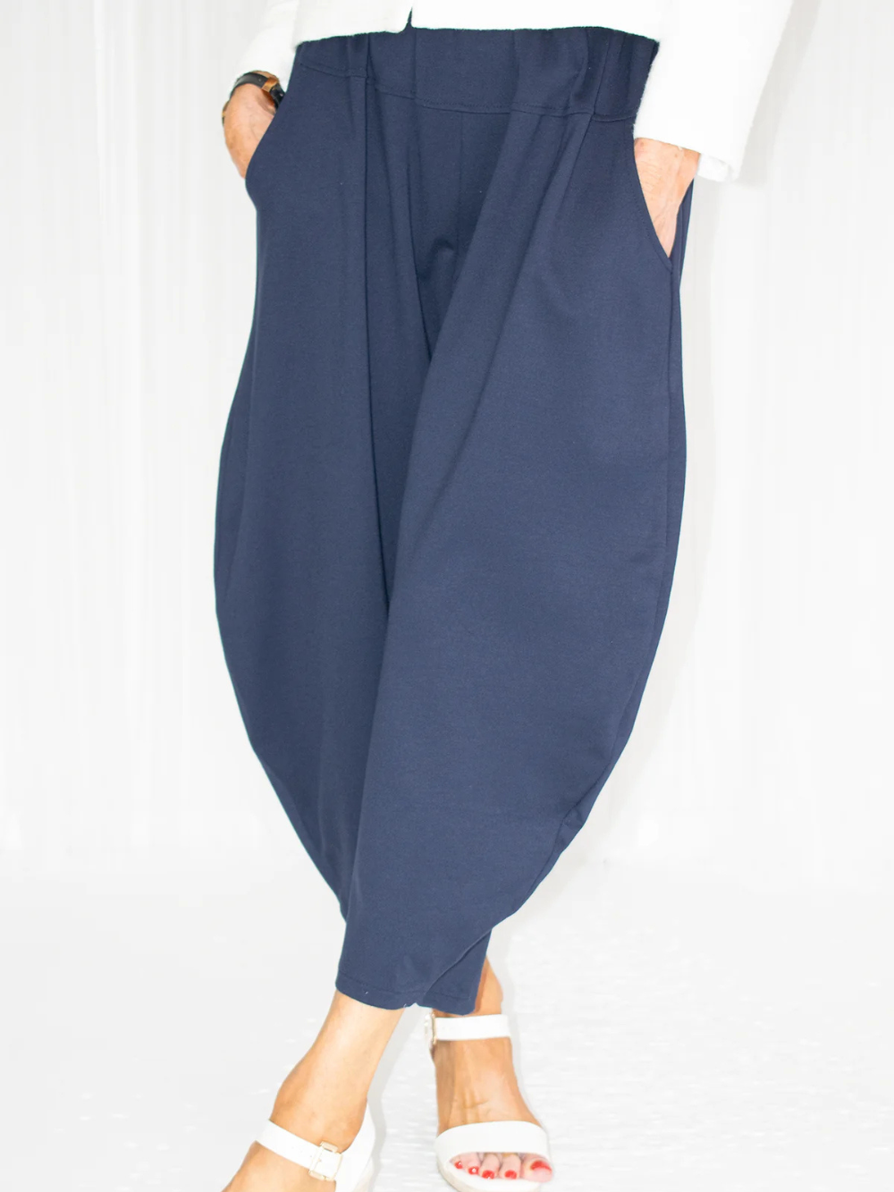 Pantalones de scuba con pierna estilo herradura y bolsillos laterales
