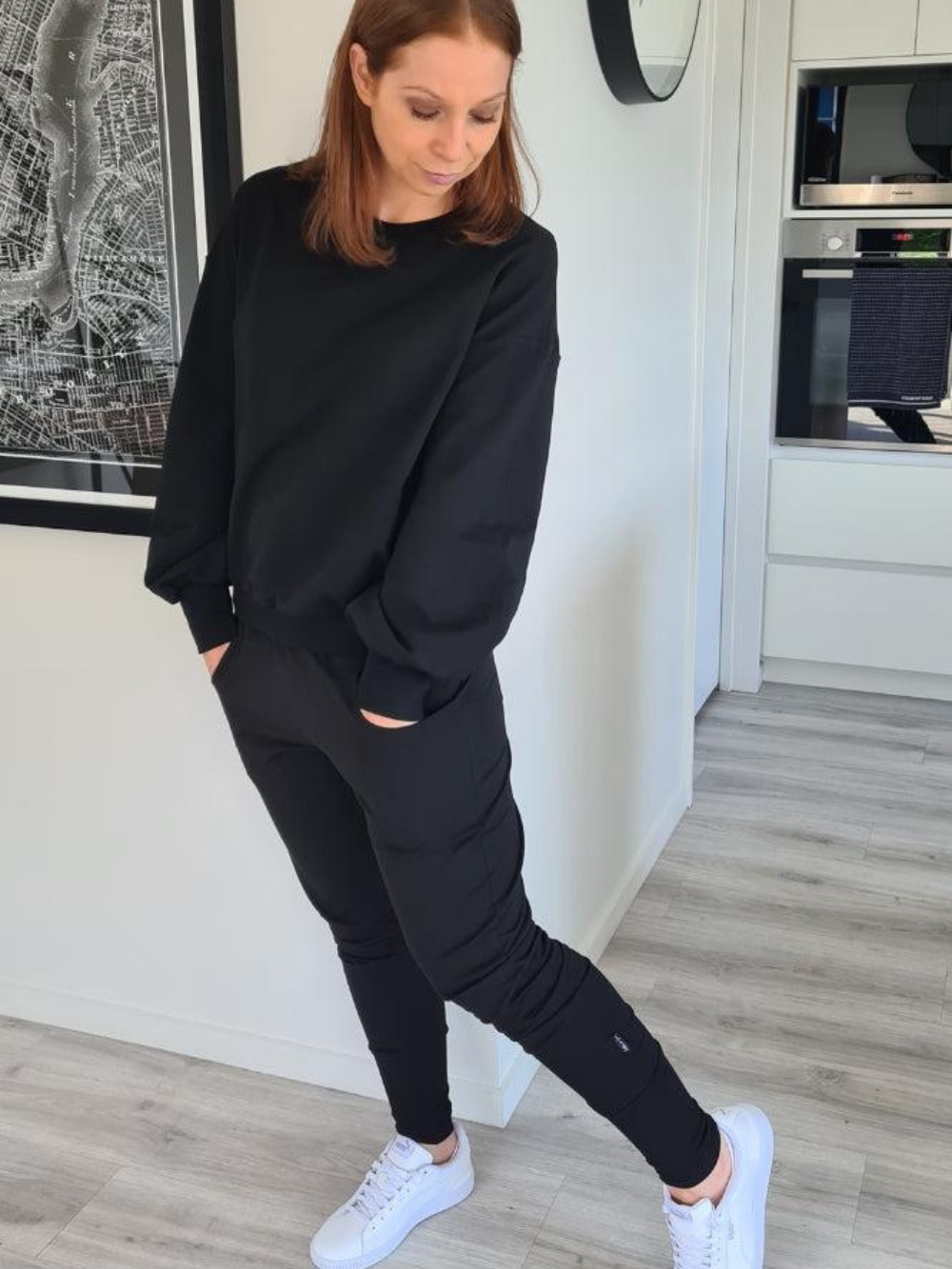 Pantalón con estampado trasero y bolsillos laterales