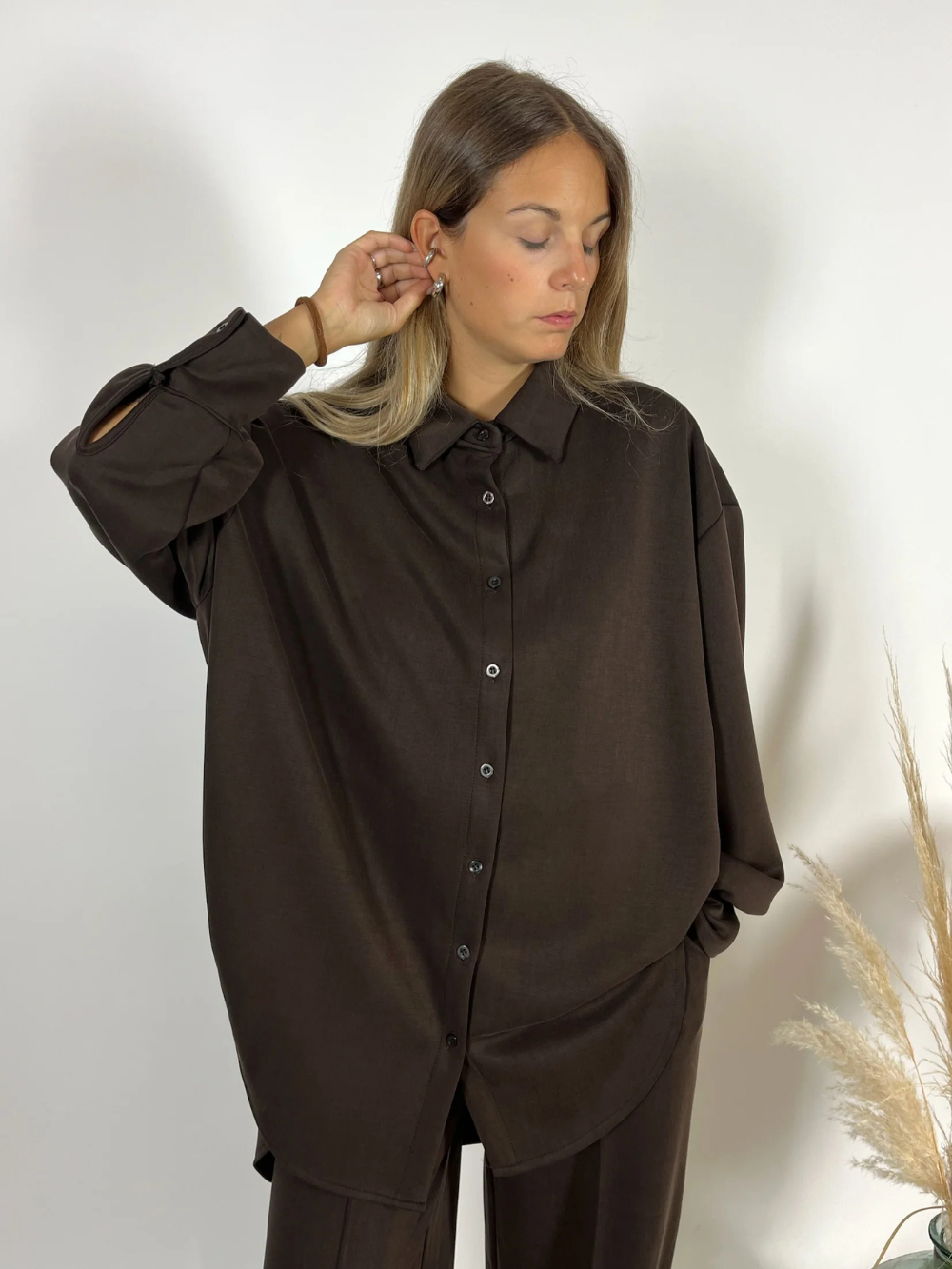 Maxi camisa oversize de manga larga con aberturas en puños