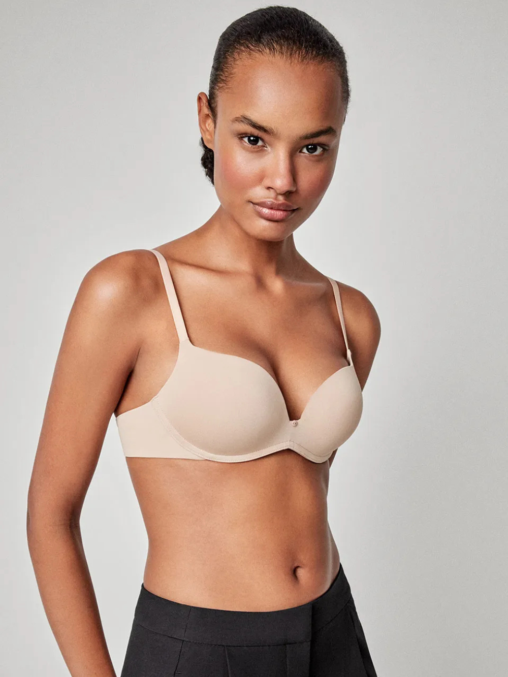 Sujetador Push Up Escote Profundo y tirantes ajustables
