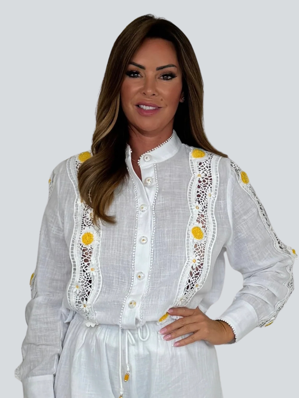 Conjunto Daisy Breeze: Camisa calada y short a juego